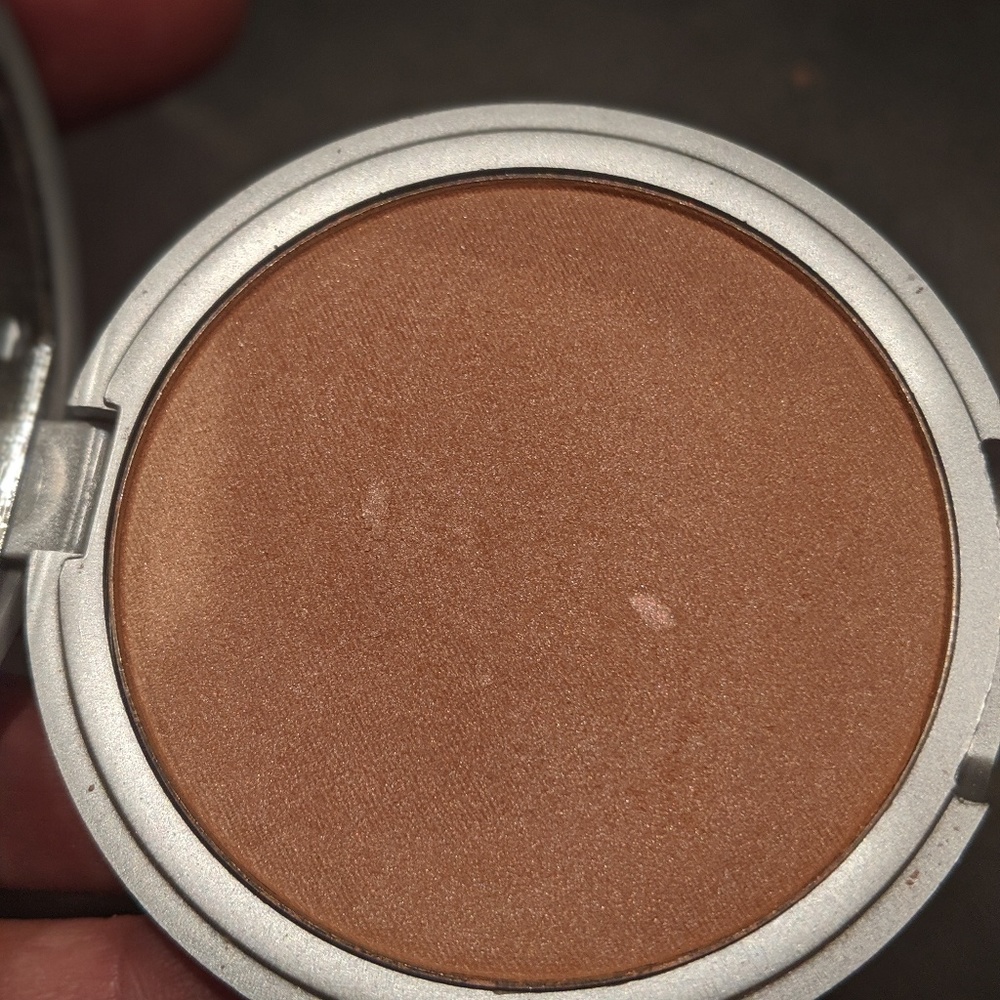 theBalm Cindy Lou Luminizer - Picture 4 of 4